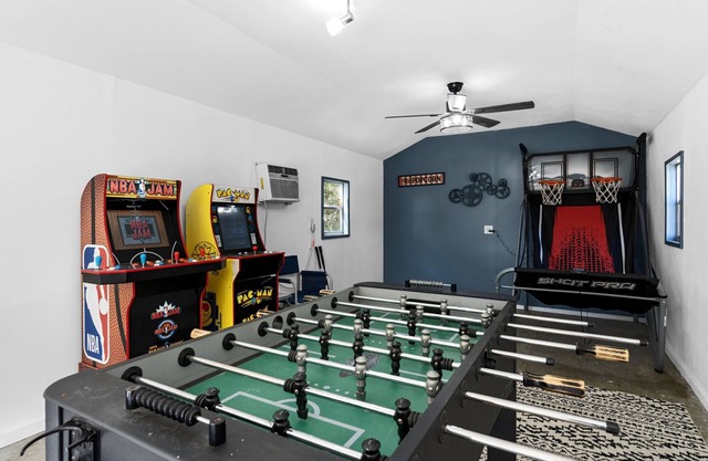 Gran casa relax: piscina, ping pong y diversión