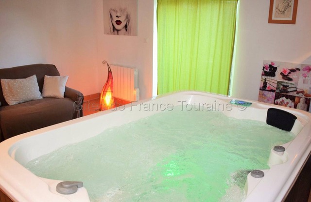 Casa rural con spa privado, cerca de castillos y parques en el Valle del Loira