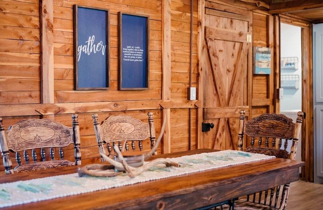 Relaxing, Rustic Cabin on the Lake