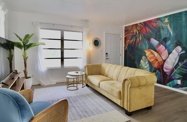 Tropical Getaway! Coral Cottage Melbourne Florida