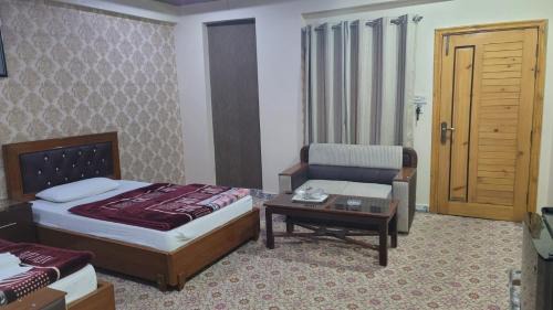 RELIANCE Hotel