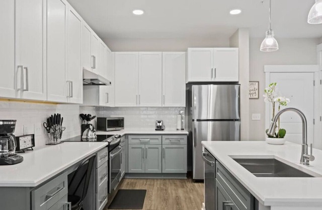 Reluxme | 1BR Lux Condo in Prime Location!