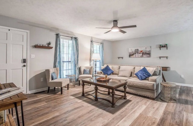 Remodeled N. Jackson Home w/ Shuffleboard, sleeps 6