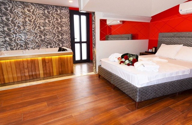 Renk Otel Karşıyaka