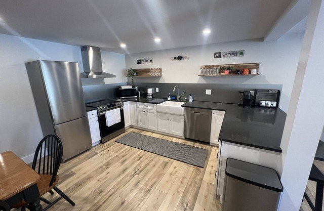 Renovated 2‑Bed Apt w/ EV Charger, Wi‑Fi & Private Patio — 1 mi to Stowe Village