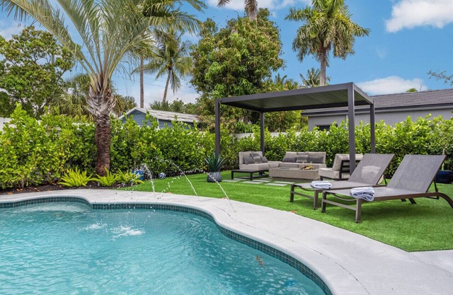 Renovated 3BR/2BA Luxury Home w/ Gym & Heated Pool