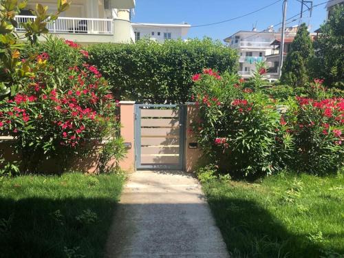 Renovated apartment with garden and parking space