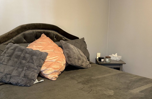 Renovated ,Cozy chic 2 bedroom condo in heart of Sherman Oaks…