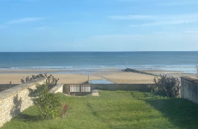 Renovated seafront villa 2025 - direct beach access & shops 5 min walk away