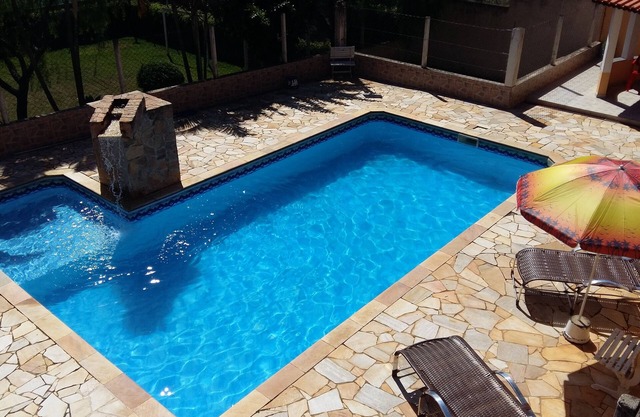 Alquiler de habitaciones, Sitio con Piscina, Sauna, Campo, Edicula, Wifi, Sala de juegos.