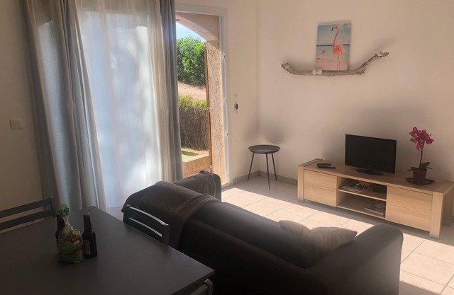 CORSE T2 EN LA PLANTA BAJA EN CORBARA (BALAGNE), MUY TRANQUILO PARA 4 PERSONAS