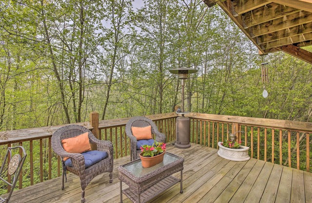 Resort Cabin w/ Fire Pit: Golf, Hike and Play!