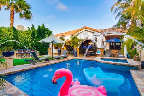 Resort Living: Hoops Outdoor Bar Views PoolSpa