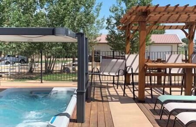 Spa climatizado, bañera de hidromasaje, bar cubierto al aire libre, sala de teatro, voleibol de arena