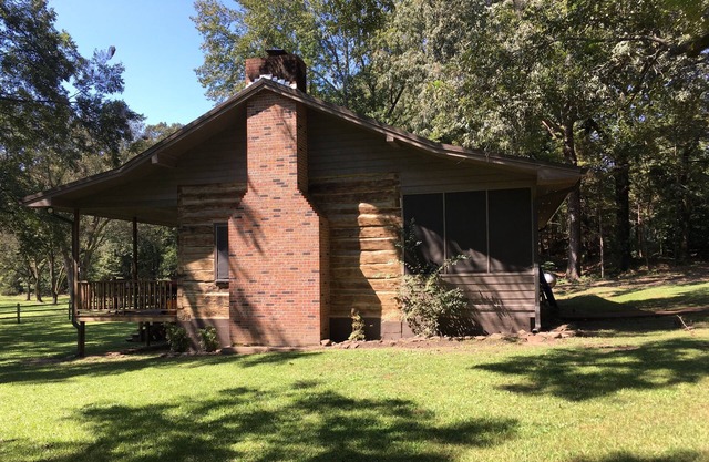 Cabaña restaurada alrededor de 1847. Ubicado a 20 minutos de Oxford, MS.