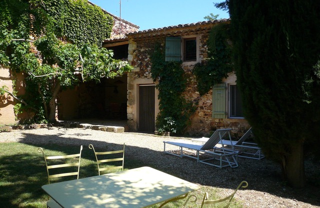 Casa antigua restaurada, ambiente tranquilo y bonito.