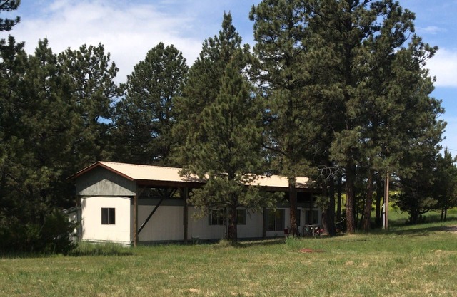 Casa móvil vintage restaurada en nuestro rancho privado de 212 acres
