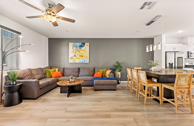 ¡Elegante para Negocios y Familias! 👑Camas King,EV🚗 Piscina🏊‍♀️Gym💪Workspace