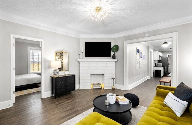Retro Chic 3-Bdrm Bungalow Walkable to Summerhill