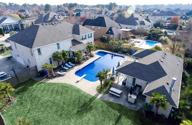 Exclusivo - 5300 SQ FT PLUS Bañera de hidromasaje, sauna, ducha de vapor, piscina al aire libre con piscina de 50 '