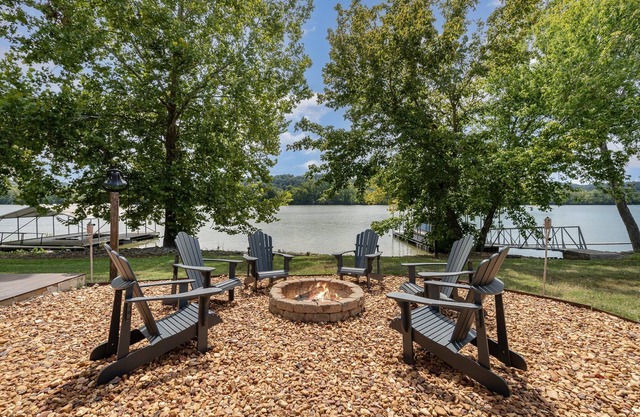 Rhythm on the River- Private Dock - Game room