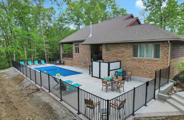 Rickenbacker Ridge sleeps 13 w/ heated pool+hot tub+firepit+game room !