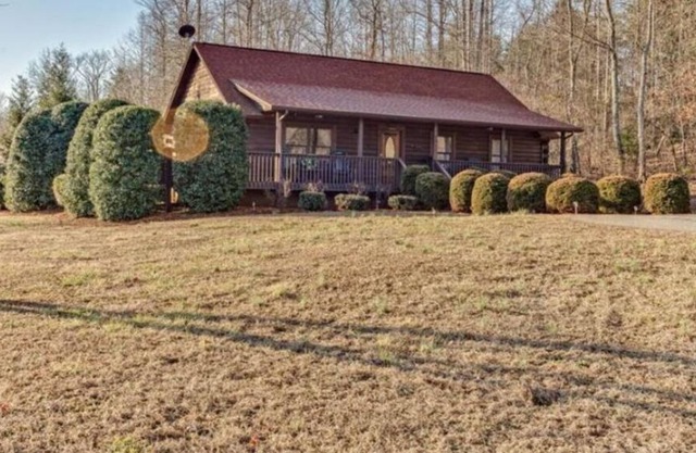 Ridge View Cabin with Fireplace Pet Friendly 2.7 miles from TIEC