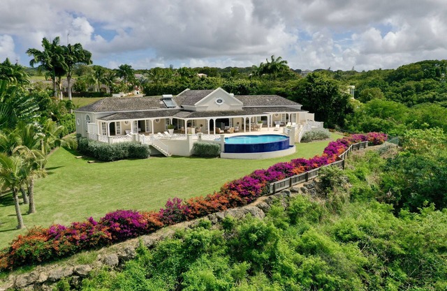 Ridgefront 4 Bedroom Villa on the beautiful west coast