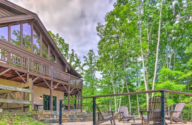 'Ridgetop View' Nebo Cabin: Hot Tub, Fire Pit