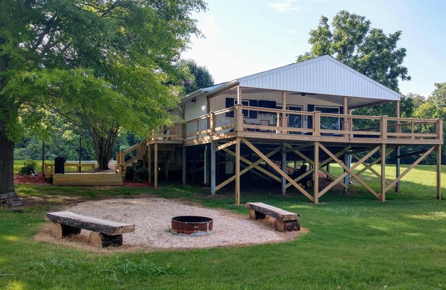 River Front Home on the White River- Calico Rock