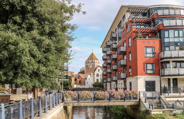 RIVER VIEW – KINGSTON, family friendly in Kingston Upon Thames