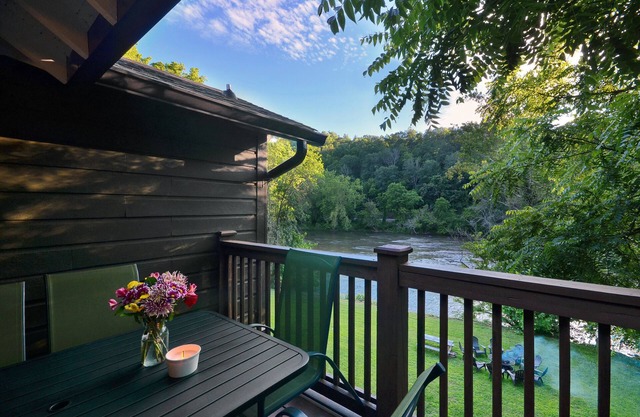 FRENTE AL RÍO! Minutos a Asheville - Recién renovado y nuevo en VRBO 2017