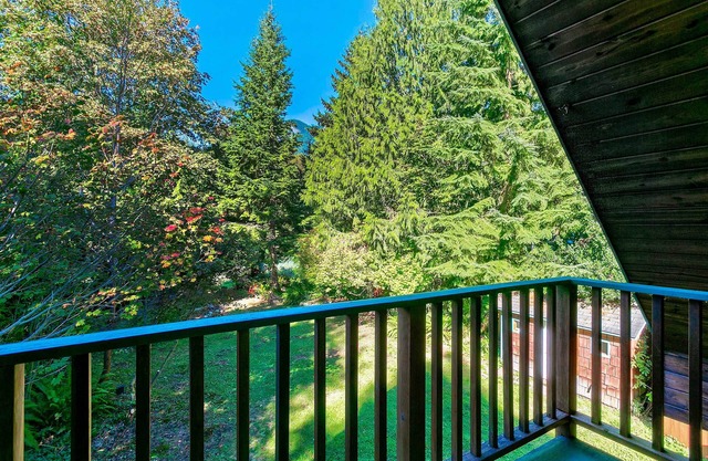 Riverfront Gold Bar Cabin by Hiking & Stevens Pass