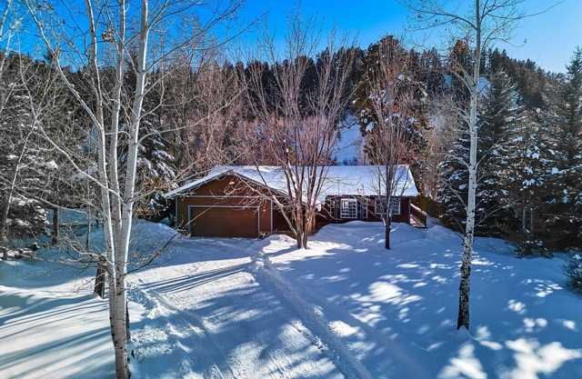 Riverfront Home w/ Hot Tub ~ 19 Mi to Wolf Creek!