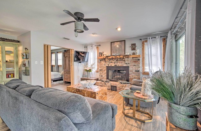 Riverfront Retreat w/ Patio in Withlacoochee