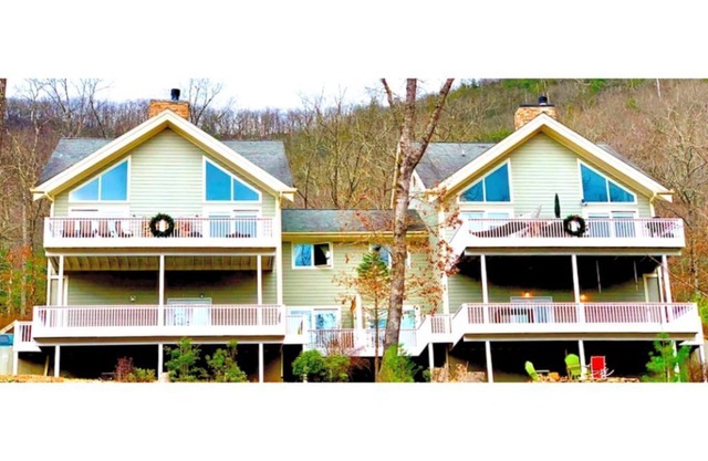 Riverrun Retreat Vacation Home -Multi family/group