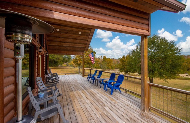 Hermosa cabaña en el río Caddo! Diversión para la familia o una escapada romántica perfecta