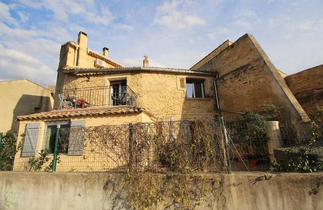 Villa junto al río, Remoulins