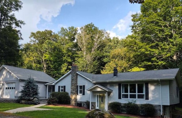 Roan Mountain Creek Side Hideaway