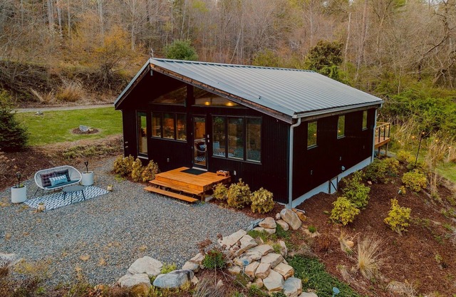Robin's Nest Retreat in charming Weaverville