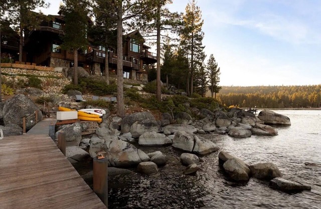 Rockhaven Tahoe Lake Front Estate con playa privada