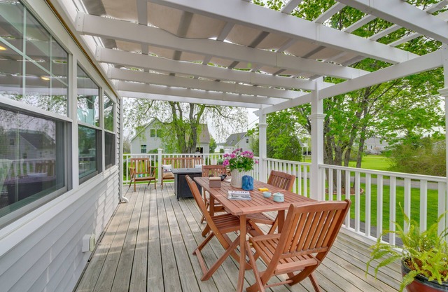 Rockland Home w / Deck 5 minutos en el centro histórico!