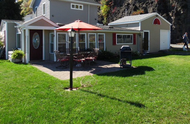 casa romántica en el nivel de Seneca Lake Front.