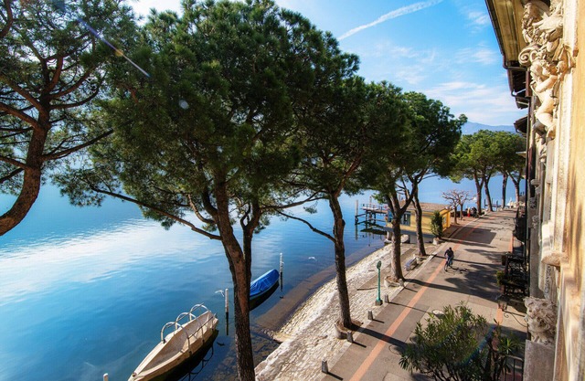 Romantic one-bedroom apartment with lake view in Morcote (Papavero)