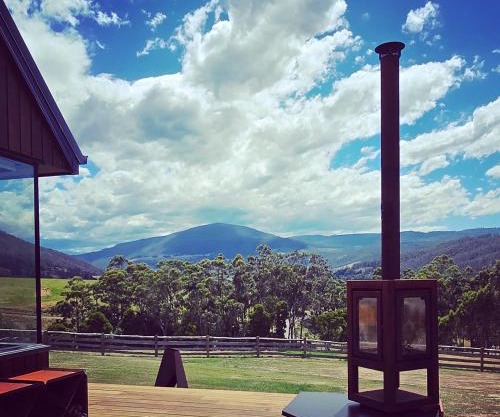 Romantic Valley Cabin with Outdoor Bath