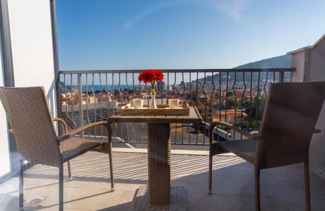 Rooftop Apartments & Rooms