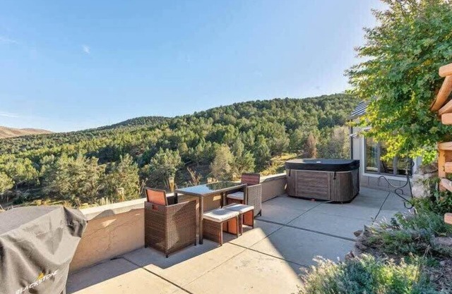 Rooftop Patio, Kids Playroom, Air Hockey Table!