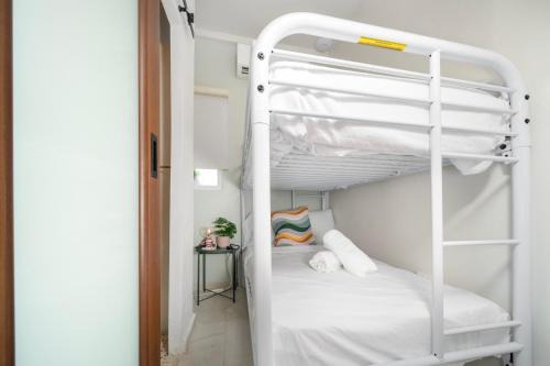 Room 6 Affordable Cool in Santurce Arts Area