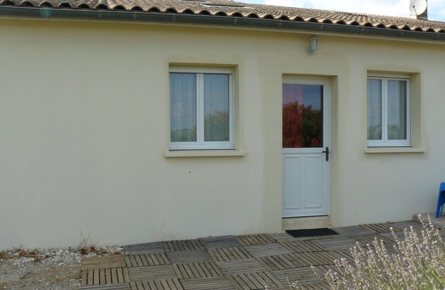 Habitación y entrepiso de 1 a 4 personas con baño privado.