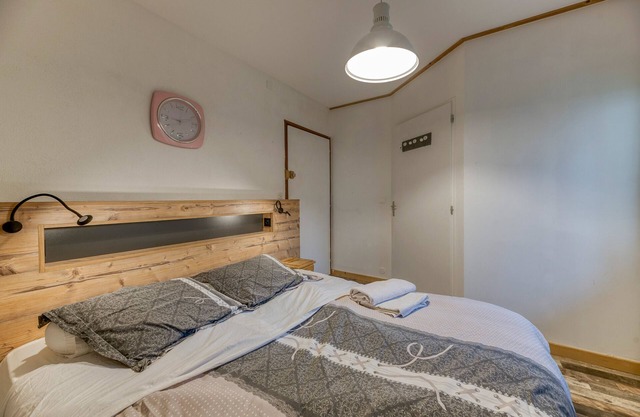 Habitación 'Chambre 1' con vistas a la montaña y balcón